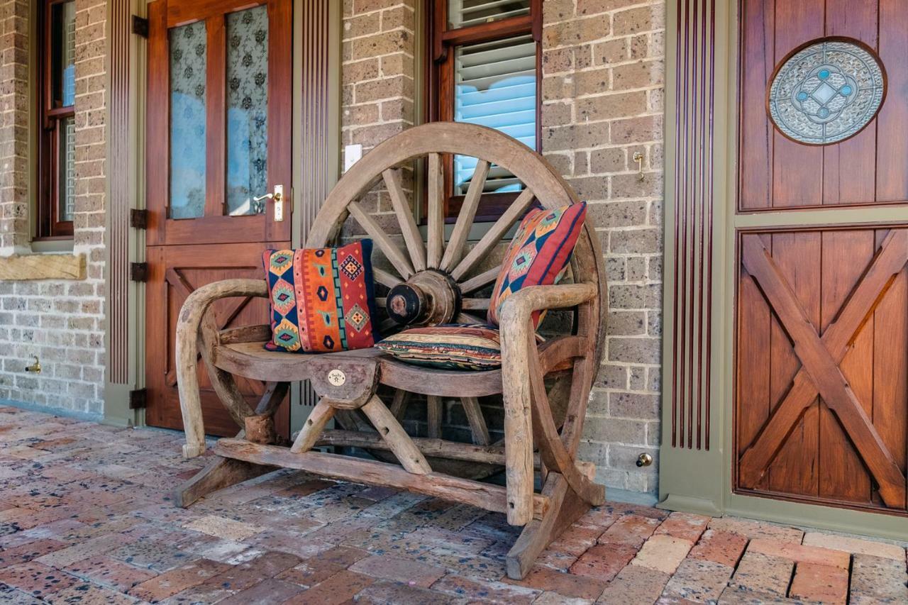 Old Bank Boutique Hotel Mittagong Exterior foto